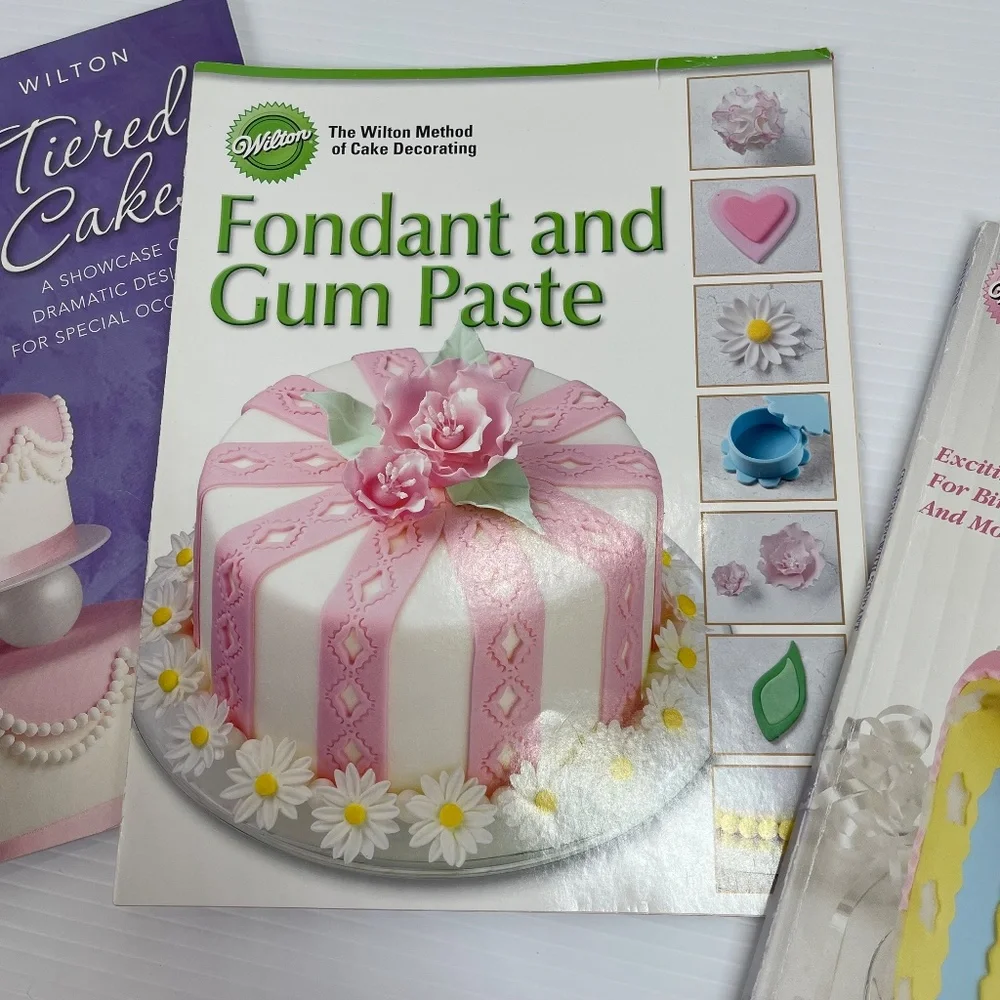 Set of 4 Cake Decorating Books - Picture 3 of 11